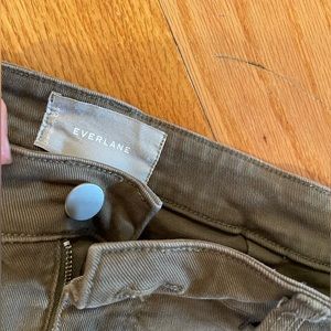 Everlane Utility Barrel Pant in Dark Moss